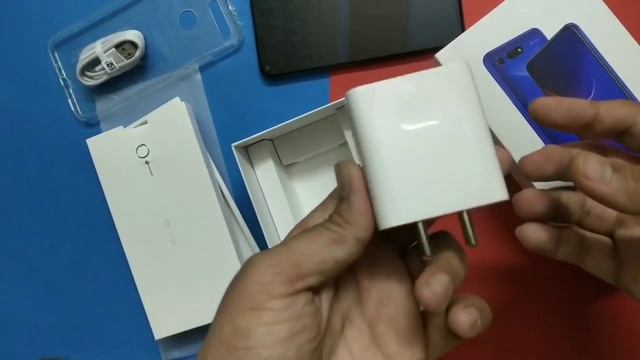 Honor View 20 Unboxing and First Look - 48 MP Camera in Hindi : A Hole in the Screen смотреть онлайн