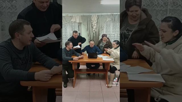 Мужчины вместе с работниками ДК,готовят поздравления женщинам к 8 марта👍❤️ смотреть онлайн