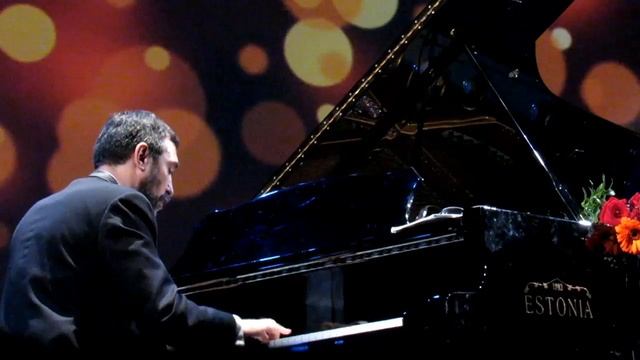 Константин Ганшин исполняет поппури из мелодий Р.Паулса смотреть онлайн