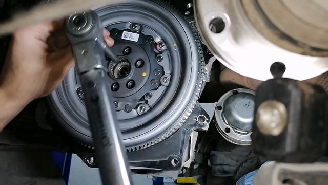 Skoda KODIAQ 1.4 TSI DQ-250 замена стучащего двухмассового махoвика . смотреть онлайн