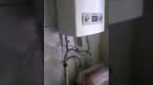 Шумит колонка