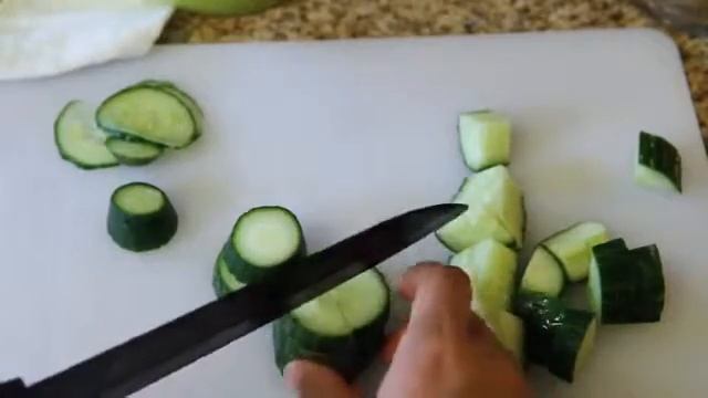 Рецепт салата со свежими и маринованными огурцами. смотреть онлайн