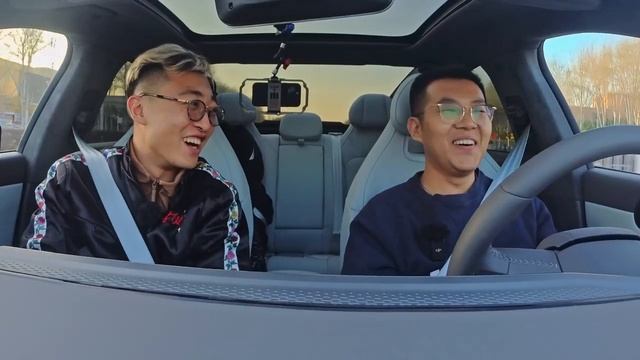 零跑Leapmotor C01，24小时往返2600公里，线下真实键盘侠【FastDog狗哥】 смотреть онлайн