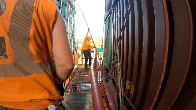 Container Ship Lashing - Seattle C Drop(delash) Longshoreman work смотреть онлайн