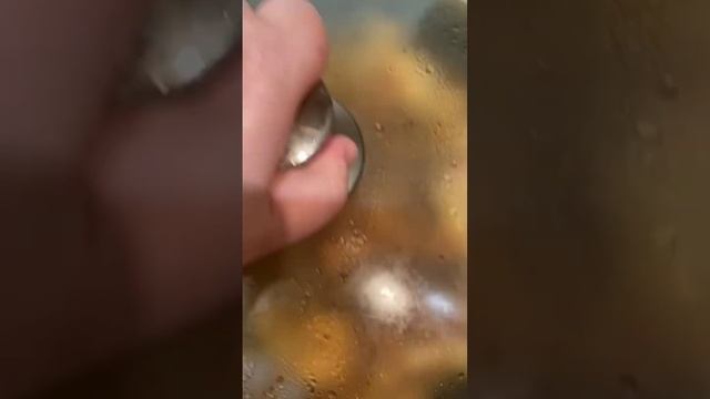 Когда девушка заболела, как быть ? Готовим вкусную еду, заботимся, а она пусть отдыхает) смотреть онлайн