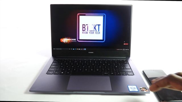 If You Have a Huawei Phone, You WILL Want This in Your Life! | Huawei MateBook D14 Review смотреть онлайн