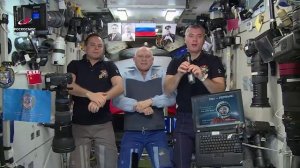 Экипаж МКС-67 поздравляет с Днём космонавтики