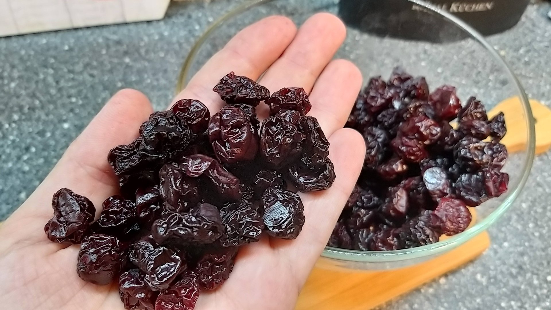 Вяленая вишня без косточек - вкусно и полезно! Цукаты из вишни! Как вялить вишню в духовке смотреть онлайн