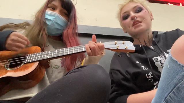 Carolesdaughter Violent- ukulele cover смотреть онлайн