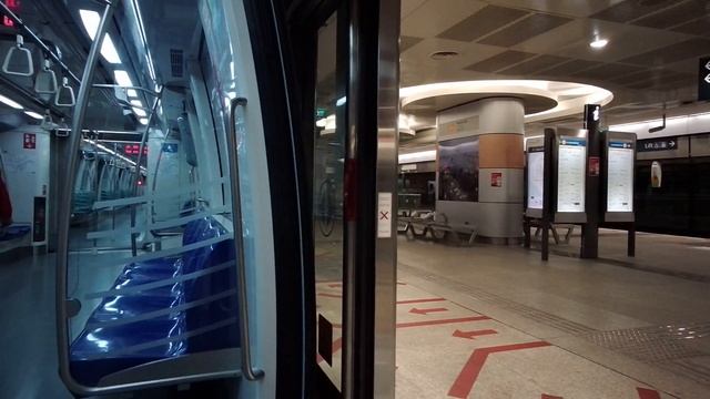 Singapore MRT ride from Raffles Place to Bayfront train station, MBS, Helix Bridge (1 of 2) смотреть онлайн
