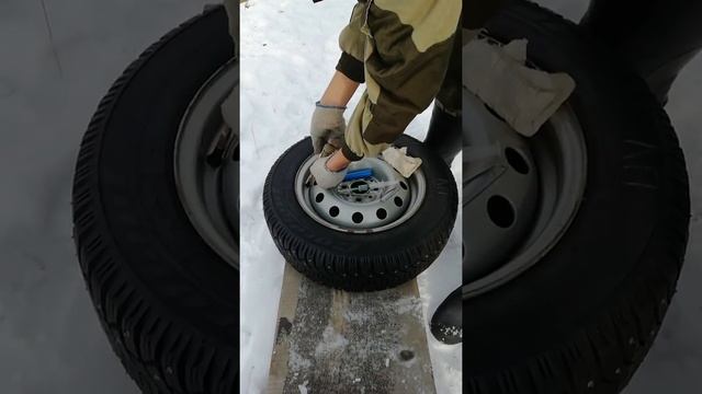 Быстрая замена вентилей бескамерного колеса без разбортировки шин