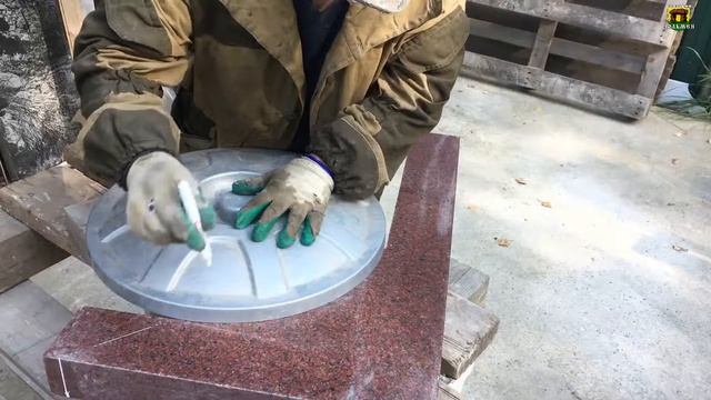 Памятник с красным крестом на Сормовском кладбище Нижнего Новгорода смотреть онлайн