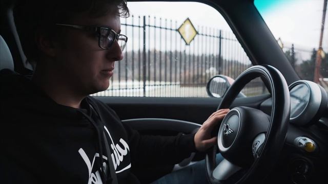 Burnout Mini John Cooper Works Зимой на полуслике GP. JCW GP. Lowdaily 4K.