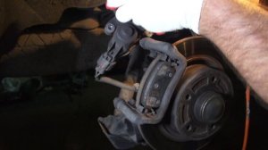 Замена задних колодок Рено Сценик 3 с электро ручником.Ремонт автомобиля своими руками.