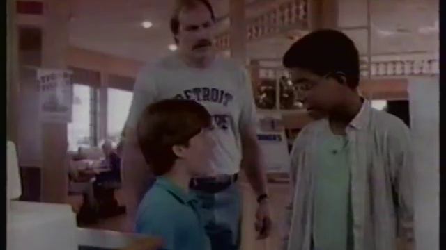 1986 Kentucky Fried Chicken / KFC commercial. Featuring Detroit Tigers star Kirk Gibson. смотреть онлайн