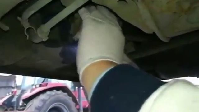 Wymiana filtru paliwa w Audi A4B5 Avant 1,6 1997 смотреть онлайн