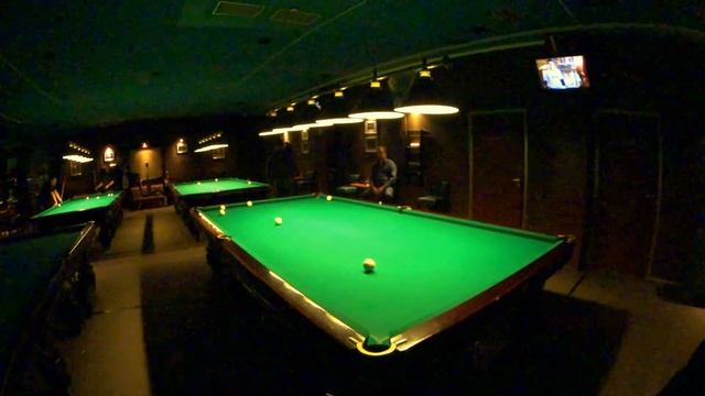 Невероятная удача на бильярде - два случайных шара в одну лузу друг за другом в партии по американк смотреть онлайн