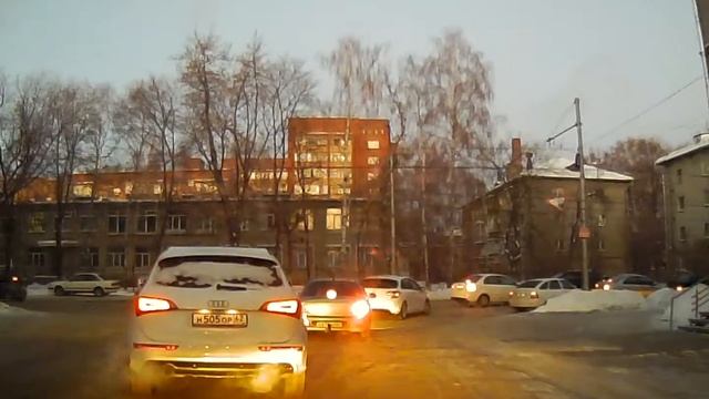 X5000. Вечер. Город. 1440*1080 смотреть онлайн