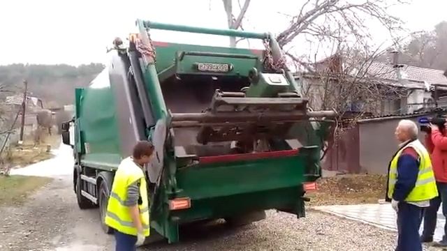 Тест драйв нового мусоровоза провели в Кисловодске 2 смотреть онлайн