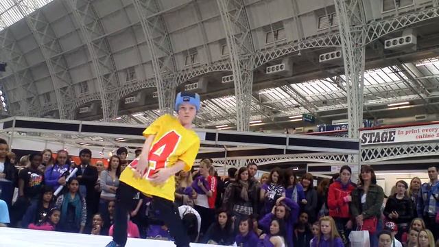 Jamie Bell - Maoam Freestyle Stage @ Move It смотреть онлайн