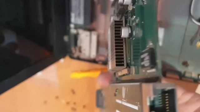 Этот ноутбук не чистили 8 лет Asus x551c бедный малыш с сильным радиатором. смотреть онлайн