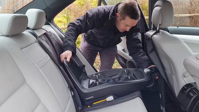 Maxi Cosi 2way Pearl & Fix - Installation in a Mercedes C-Class (W204) with ISOFIX смотреть онлайн
