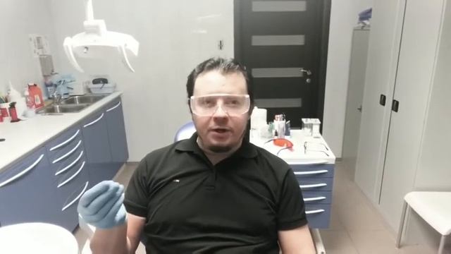 Чистка зубов дома. Райтер. Чистить зубы в домашних условиях. Кровь на зубной щетке. Запах изо рта. смотреть онлайн