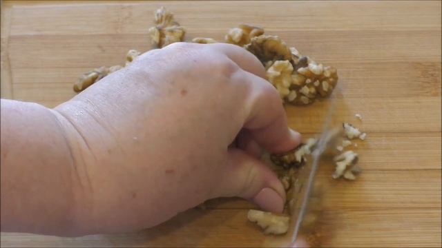 Салат из свёклы с черносливом, грецкими орехами и чесноком. Полный восторг!