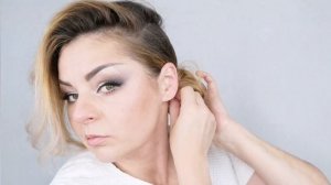 Самый лёгкий пучок на тонкие волосы | Простая прическа