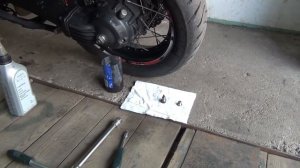 Замена масла   в редукторе  YAMAHA super tenere