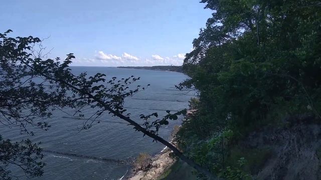 Из Отрадного видно Пионерский курорт и Куршскую косу. Калининградская область смотреть онлайн