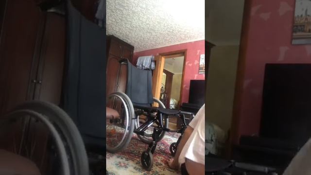 Спинальник. Сесть с пола на коляску. смотреть онлайн