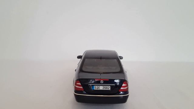 Unboxing of Mercedes Benz E Class W211 | 1:18 Diecast Model by Kyosho смотреть онлайн