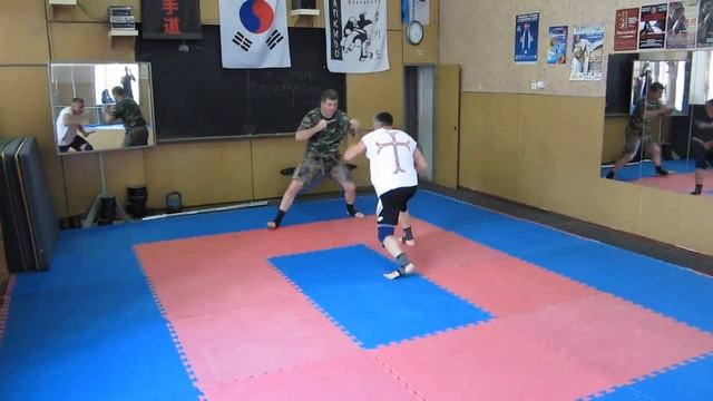 Откровенный тест драйв возможностей уклониться от ножа, без прикрас смотреть онлайн