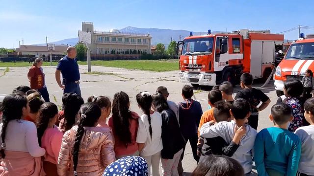 Пожарникари в 75 ОУ смотреть онлайн