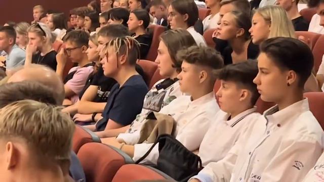 Собрание первокурсников МГУСиТ смотреть онлайн