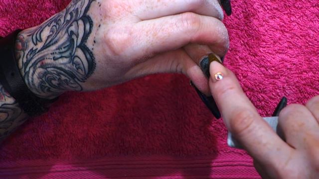 Matte on Gloss - Neon Aztec on Black Acrylic and Gel Nail Art Design Tutorial смотреть онлайн