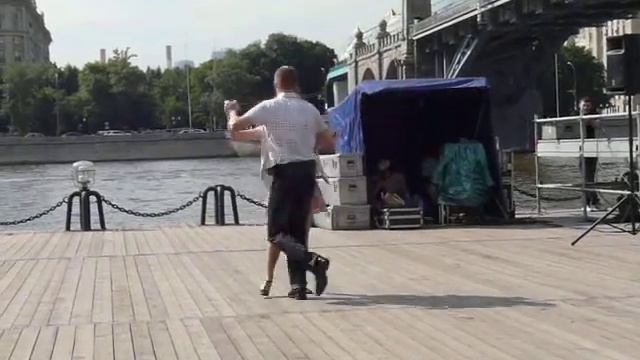 На волнах вальса... смотреть онлайн