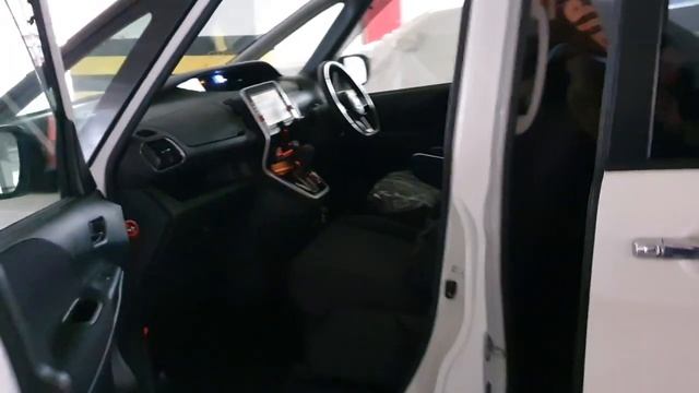 Не большой обзор Nissan Serena 2.0 HighwayStar