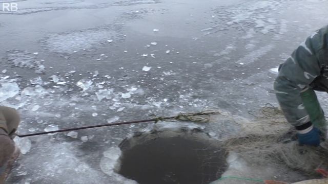 Зимняя рыбалка. Первый лед. Крайний Север.НАО смотреть онлайн
