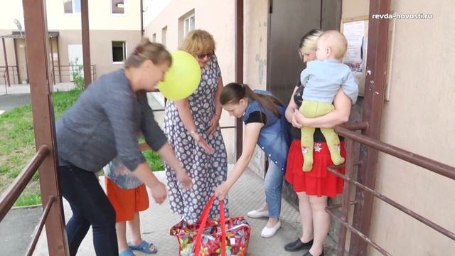 Медики и соцработники Ревды провели акцию "День добрых дел" смотреть онлайн