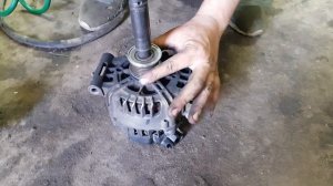 Как открутить шкив Пежо. Муфта свободного хода генератора Citroen C4/C5/Peugeot 308/5008/Mini 1.6