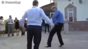 Зажигательный свидетель на свадьбе