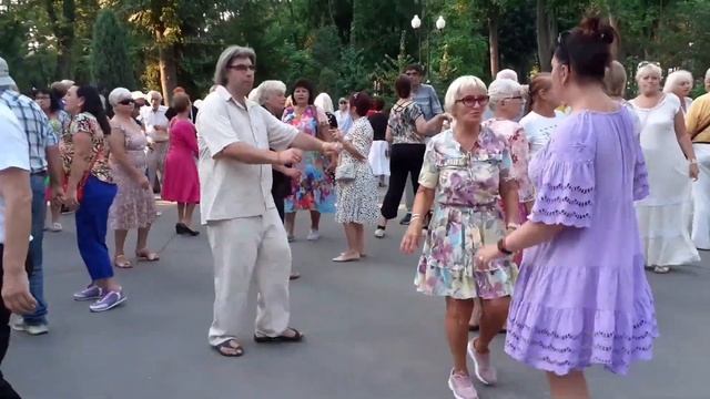 И ПОХОДКОЙ ГОРДОЙ ДАЛЬШЕ ПОПЛЫЛА! ТАНЦЫ ХАРЬКОВ СЧАСТЛИВЫЕ МОМЕНТЫ смотреть онлайн