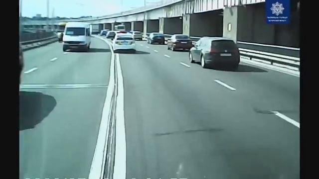 В Запорожье скорая попросила помощи у полиции смотреть онлайн