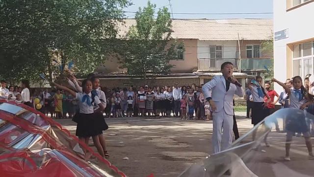 Выступают ученики 6 классов. Последний звонок 2018. Школа-гимназия Жанибекова село Абай смотреть онлайн