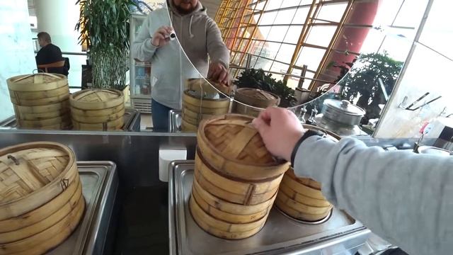 Зал первого класса в аэропорту Пекина смотреть онлайн