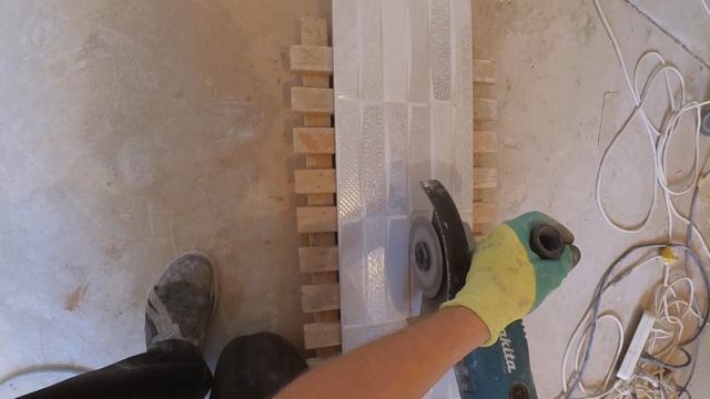 Как разрезать ДЛИННУЮ Керамическую Плитку без станка и плиткореза. смотреть онлайн