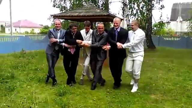 Мужики на свадьбе исполняют танец лебедей смотреть онлайн