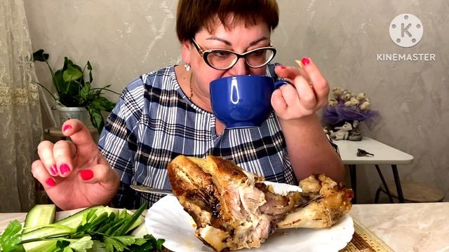 МУКБАНГ/РУЛЬКА И КИНЗА?/ОБЖОР И РАЗГОВОРЫ НА КАМЕРУ смотреть онлайн